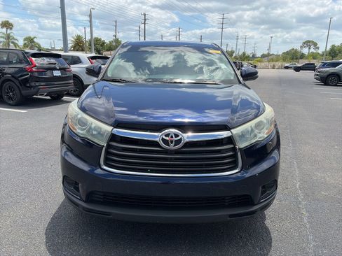 Used 2016 Toyota Highlander LE image 2