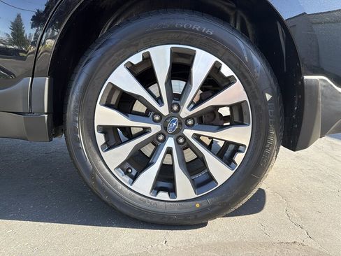 Used 2017 Subaru Outback 2.5i Limited AWD/4WD image 19