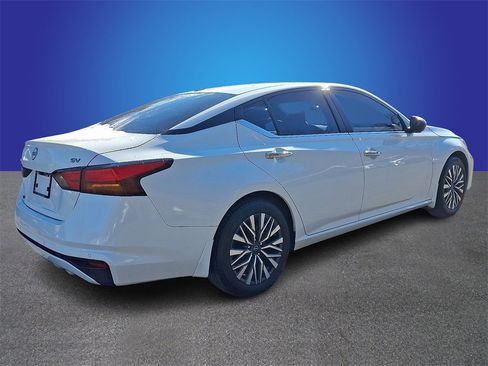 Used 2024 Nissan Altima 2.5 SV image 4