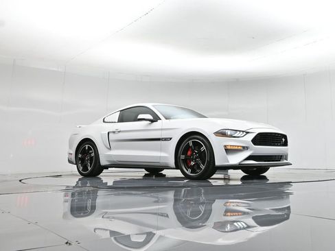 Used 2021 Ford Mustang GT Premium w/ Equipment Group 401A image 4