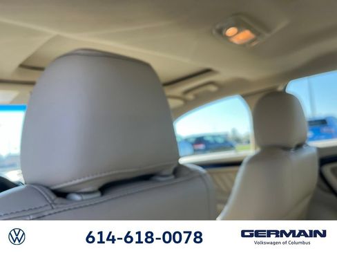 Used 2018 Ford Taurus Limited FWD image 25