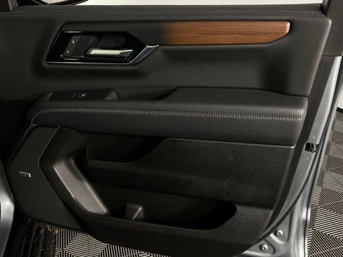 Used 2025 GMC Yukon Denali image 34