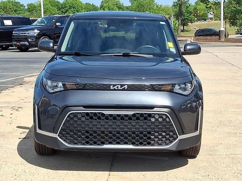 Used 2025 Kia Soul LX w/ LX Technology Package image 2