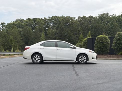 Used 2017 Toyota Corolla L FWD image 5