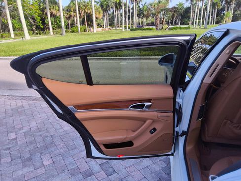 Used 2015 Porsche Panamera S RWD image 31