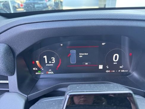 Used 2025 Ford Explorer ST-Line w/ Premium Package image 6