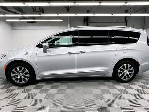 Used 2022 Chrysler Pacifica Pinnacle FWD image 14