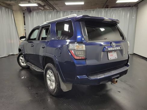 Used 2017 Toyota 4Runner SR5 AWD/4WD image 6