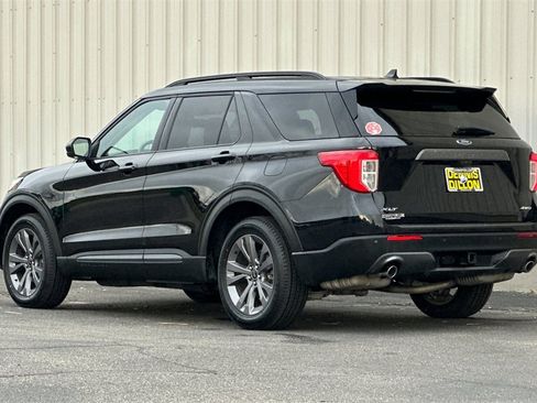 Used 2022 Ford Explorer XLT image 7