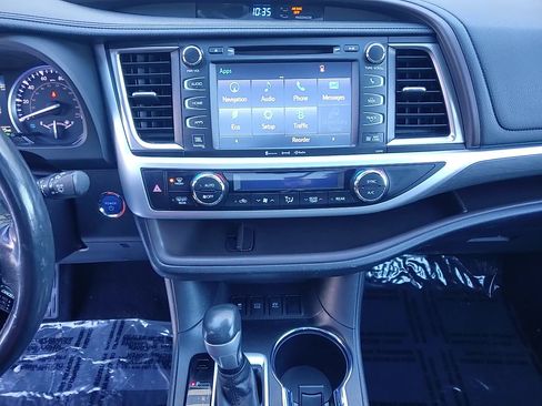 Used 2019 Toyota Highlander Limited image 17