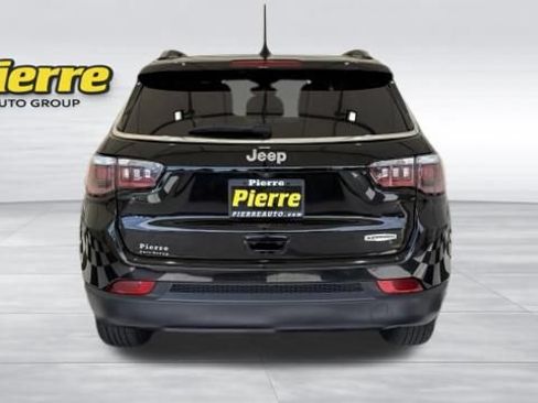 Used 2020 Jeep Compass Latitude FWD image 3