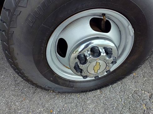 Used 2005 Chevrolet Silverado 3500 LS w/ Heavy-Duty Power Package image 10