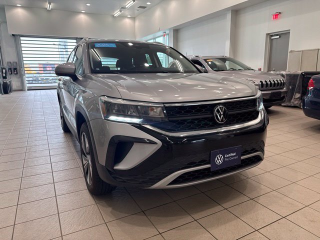Certified 2024 Volkswagen Taos SE AWD/4WD image 1
