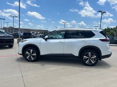 Used 2025 Nissan Rogue SL FWD image 7