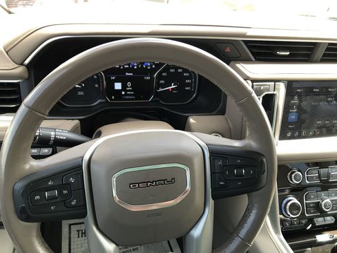 Used 2021 GMC Yukon Denali w/ Denali Premium Package image 16