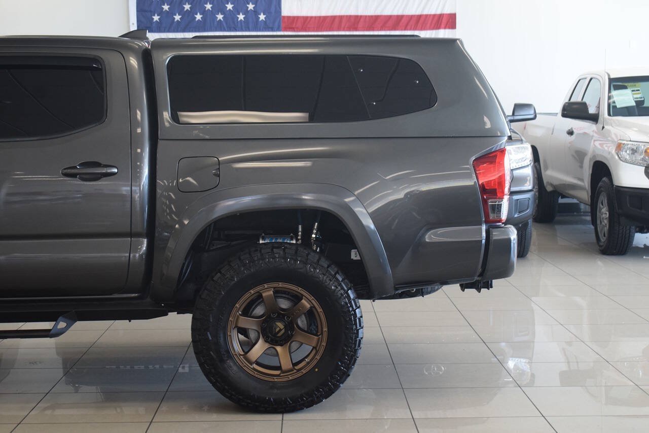 Used 2017 Toyota Tacoma TRD Sport w/ Tow Package (A/T) AWD/4WD image 14