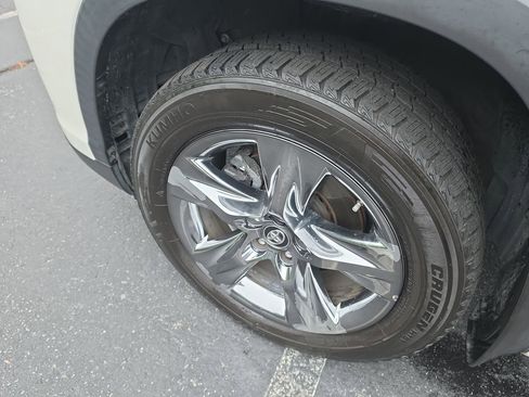 Used 2019 Toyota Highlander Limited Platinum AWD/4WD image 12