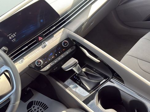 Used 2025 Hyundai Elantra SEL FWD image 20