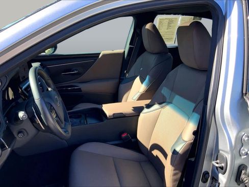 Used 2025 Lexus ES 350 w/ Premium Package FWD image 9