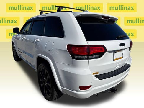 Used 2020 Jeep Grand Cherokee Altitude RWD image 9