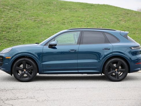 New 2026 Porsche Cayenne GTS image 2