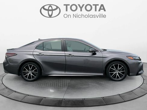 Used 2023 Toyota Camry SE AWD/4WD image 6