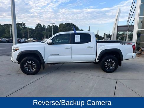 Used 2017 Toyota Tacoma TRD Off-Road AWD/4WD image 5