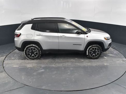 Used 2024 Jeep Compass Trailhawk image 41