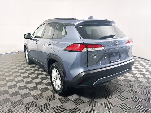 Used 2022 Toyota Corolla Cross LE FWD image 5