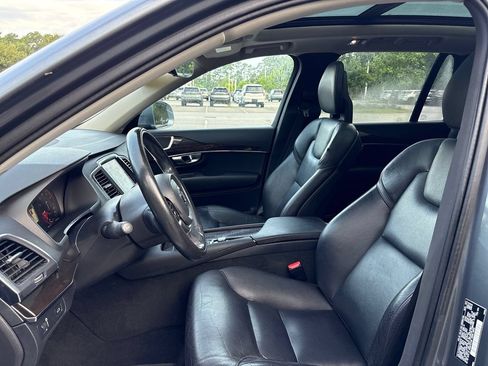 Used 2018 Volvo XC90 T5 Momentum w/ Convenience Package FWD image 4