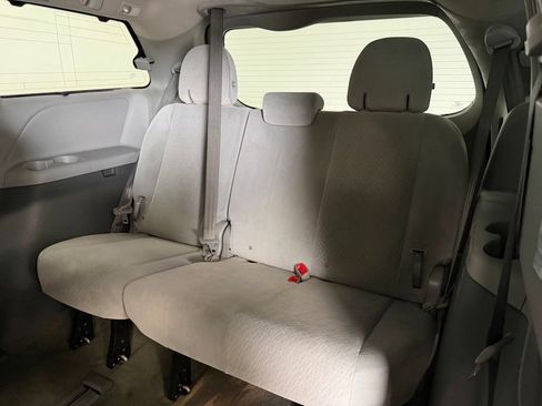 Used 2015 Toyota Sienna LE AWD/4WD image 21