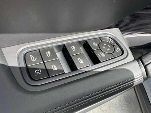 Used 2025 Porsche Cayenne S image 15