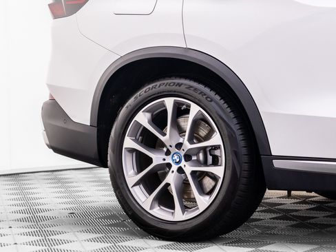 Used 2024 BMW X5 xDrive50e w/ Parking Assistance Package AWD/4WD image 39