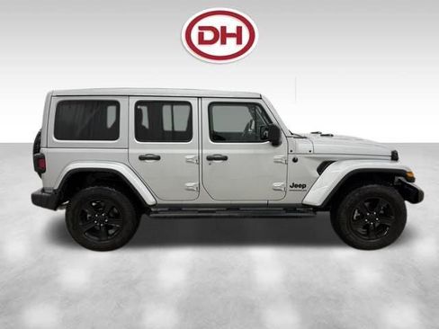 Used 2023 Jeep Wrangler Unlimited Sahara AWD/4WD image 2