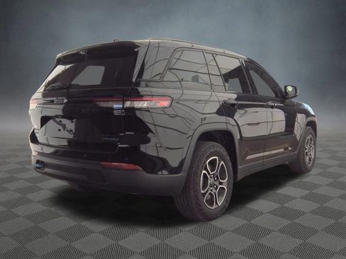 Used 2024 Jeep Grand Cherokee Trailhawk w/ Advanced Protech Group II AWD/4WD image 2