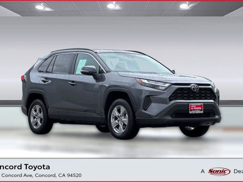 Used 2025 Toyota RAV4 XLE image 1