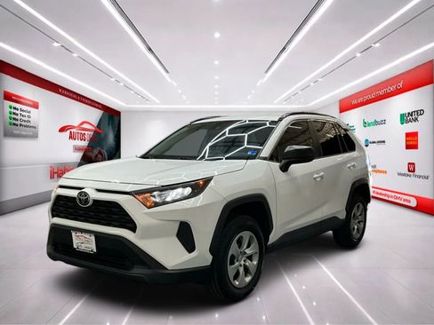 Used 2020 Toyota RAV4 LE FWD image 3