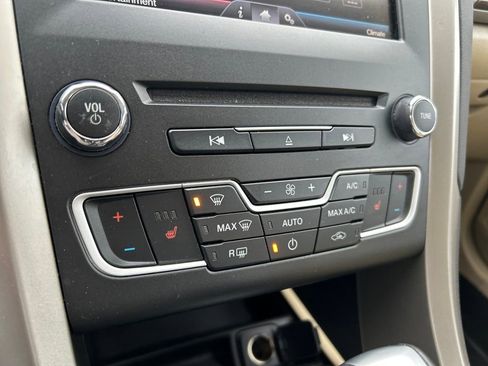 Used 2016 Ford Fusion SE w/ Equipment Group 202A image 30