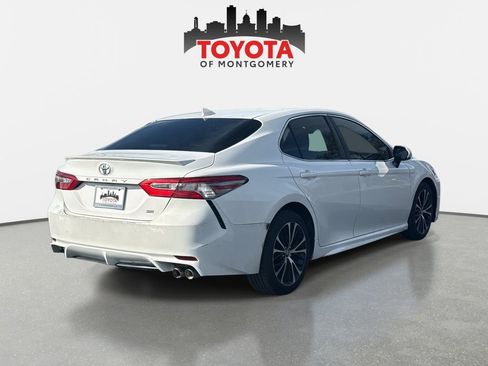 Used 2019 Toyota Camry SE image 3