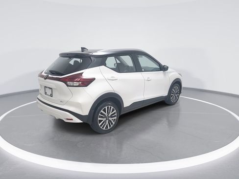 Used 2023 Nissan Kicks SV image 7