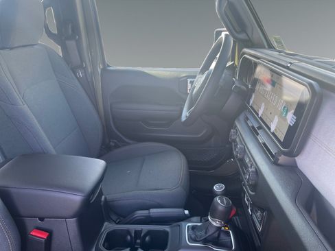 New 2026 Jeep Gladiator Sport AWD/4WD image 15