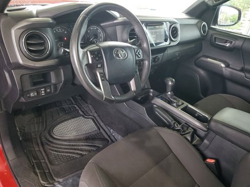 Used 2018 Toyota Tacoma TRD Off-Road AWD/4WD image 17