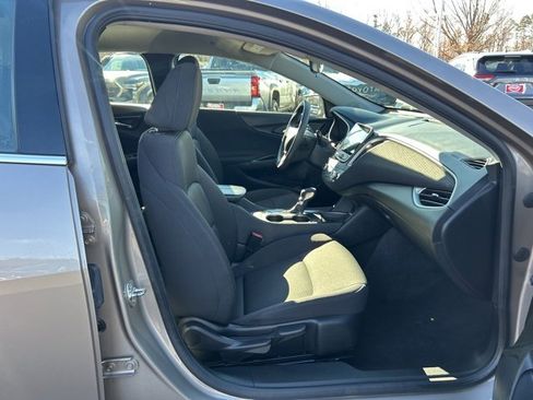 Used 2025 Chevrolet Malibu LT image 14
