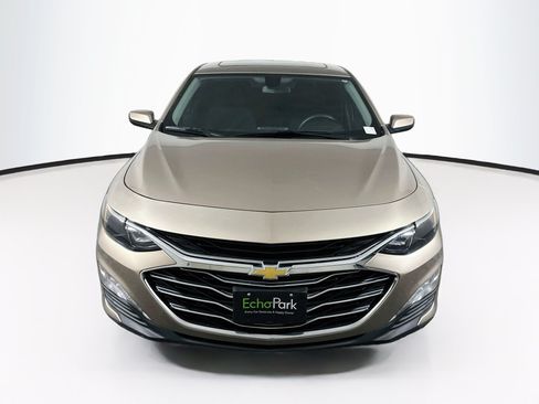 Used 2019 Chevrolet Malibu LT FWD image 2