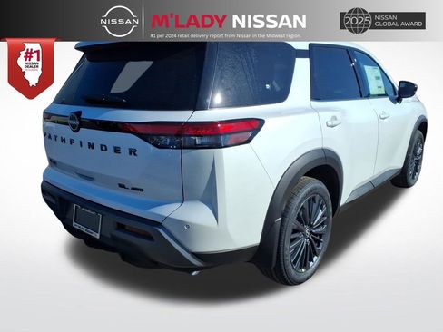 New 2026 Nissan Pathfinder SL image 7