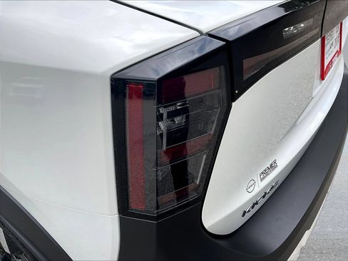 Certified 2025 Nissan Kicks SR FWD image 25