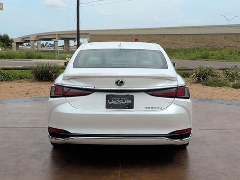Used 2024 Lexus ES 300h w/ Premium Package FWD image 3