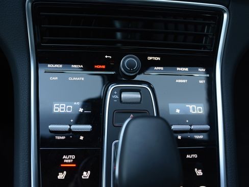 Certified 2023 Porsche Panamera image 23