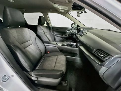 Used 2024 Nissan Rogue SV FWD image 25