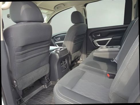 Used 2017 Nissan Titan SV image 20